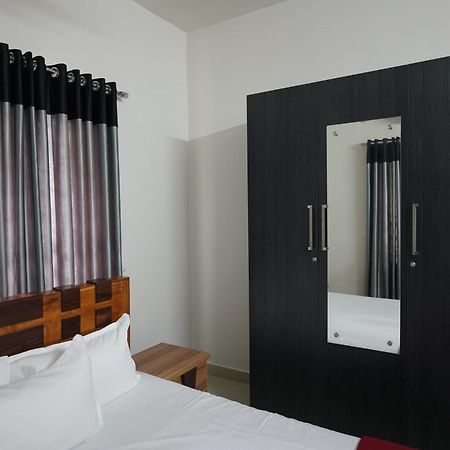 נדומבסרי Swapna Home Suites מראה חיצוני תמונה