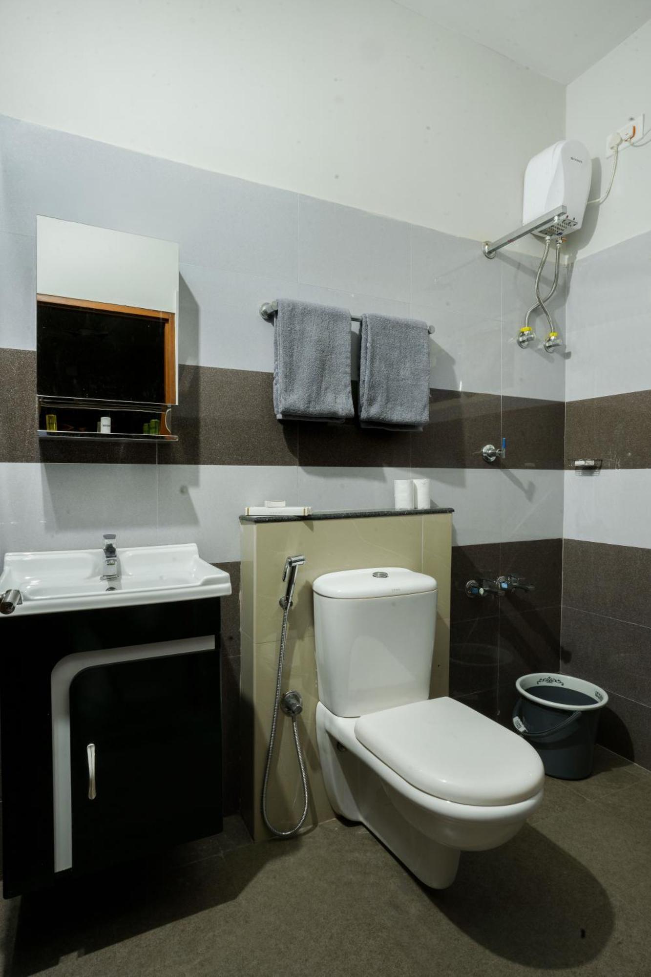 נדומבסרי Swapna Home Suites מראה חיצוני תמונה